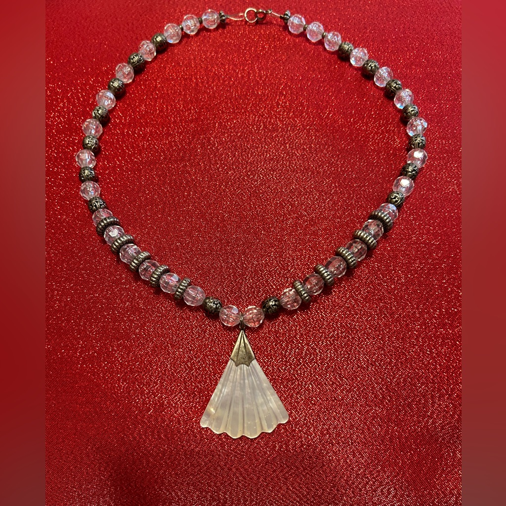Womens Vintage 17 Silver Beaded With Shell Pendant Costume Jewelry Necklace 6$